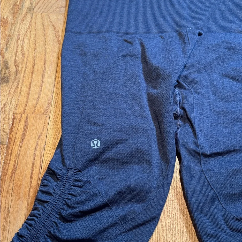 Lululemon In The Flow navy cropped leggings size 6? - Picture 4 of 4